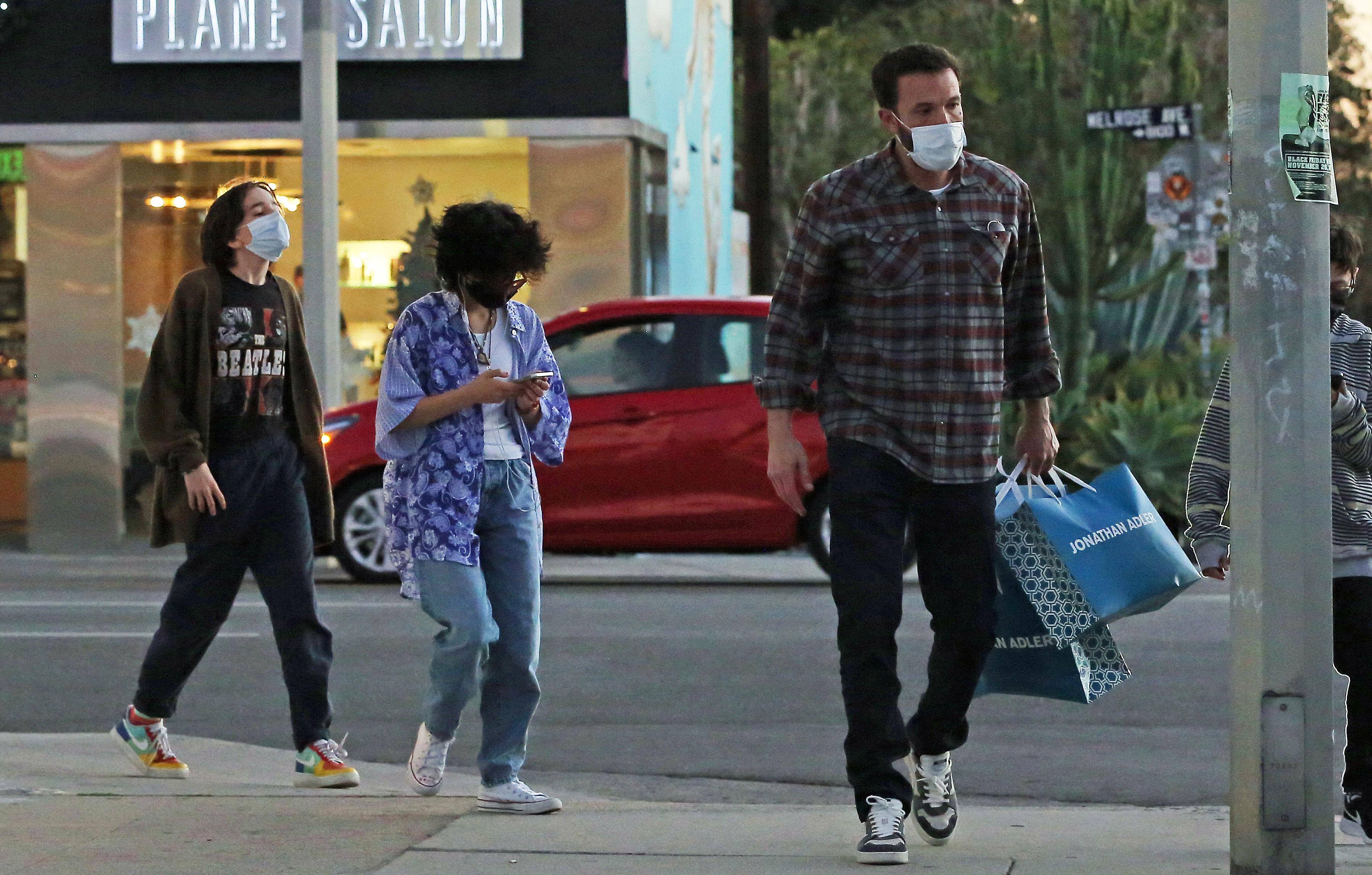 ben affleck annoyed shopping kids photos jen garner drinking problem alcohol