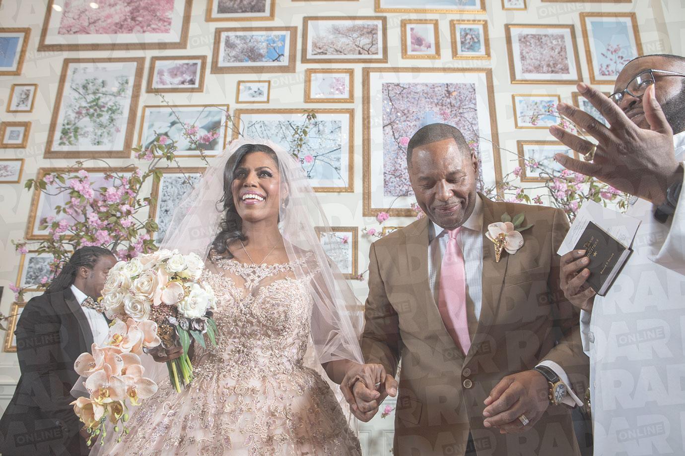 [PICS] Omarosa Wedding Ceremony First Photos &ndash; Manigault Gets Married