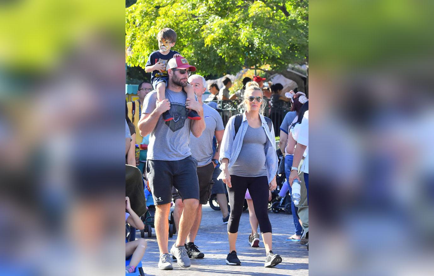Carrie Underwood Pregnant Family Disneyland