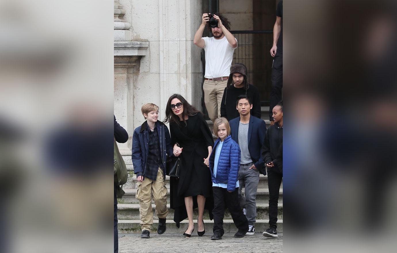 Angelina Jolie With Her Children Arrives To Diner In Paris NB   Imagelinkglobal ILG: Product: ILEA000767265｜Photos & Images & Videos｜KYODO  NEWS IMAGES INC
