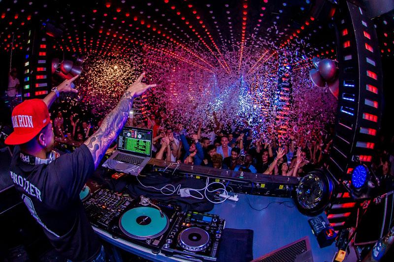 //DJ Pauly D in the DJ Booth at Temple Nightclub