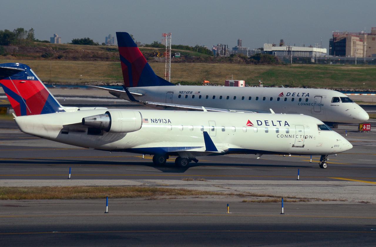 //delta jet emergency landing one day after southwest plane disaster pp