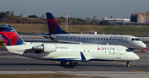 //delta jet emergency landing one day after southwest plane disaster pp