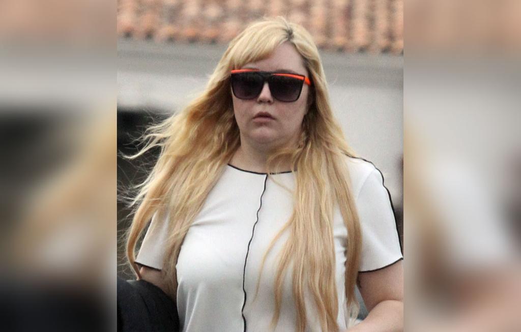 Unrecognizable Amanda Bynes Debuts New Look In Shocking Photos 0154