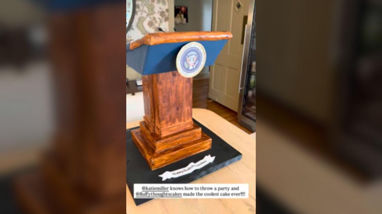 image of The elaborate cake featured a miniature White House seal.