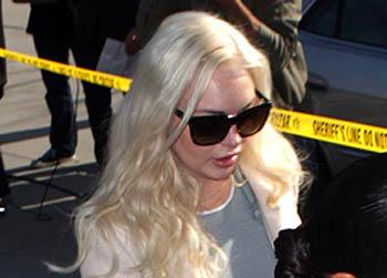 //lindsay lohan arrives court splash