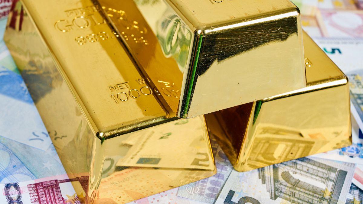 Photo of gold bars and cash