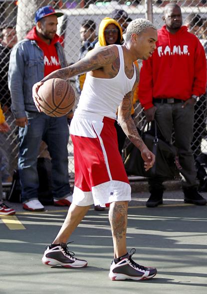 //inf_chris_brown_goes_for_a___
