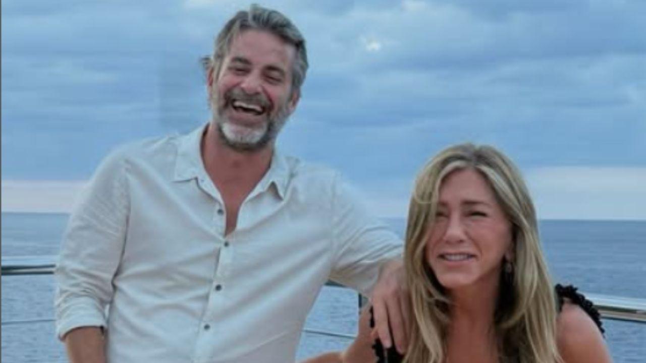Jennifer Aniston reportedly has fears about marriage amid her romantic relationship with Jim Curtis.