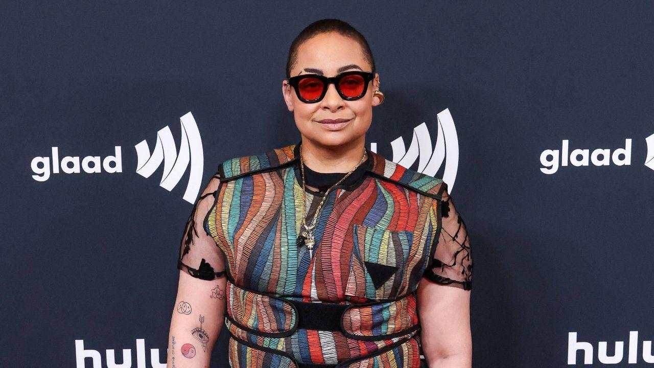 Image of According to Raven-Symoné, Kelly Clarkson had every right to call the shop out.