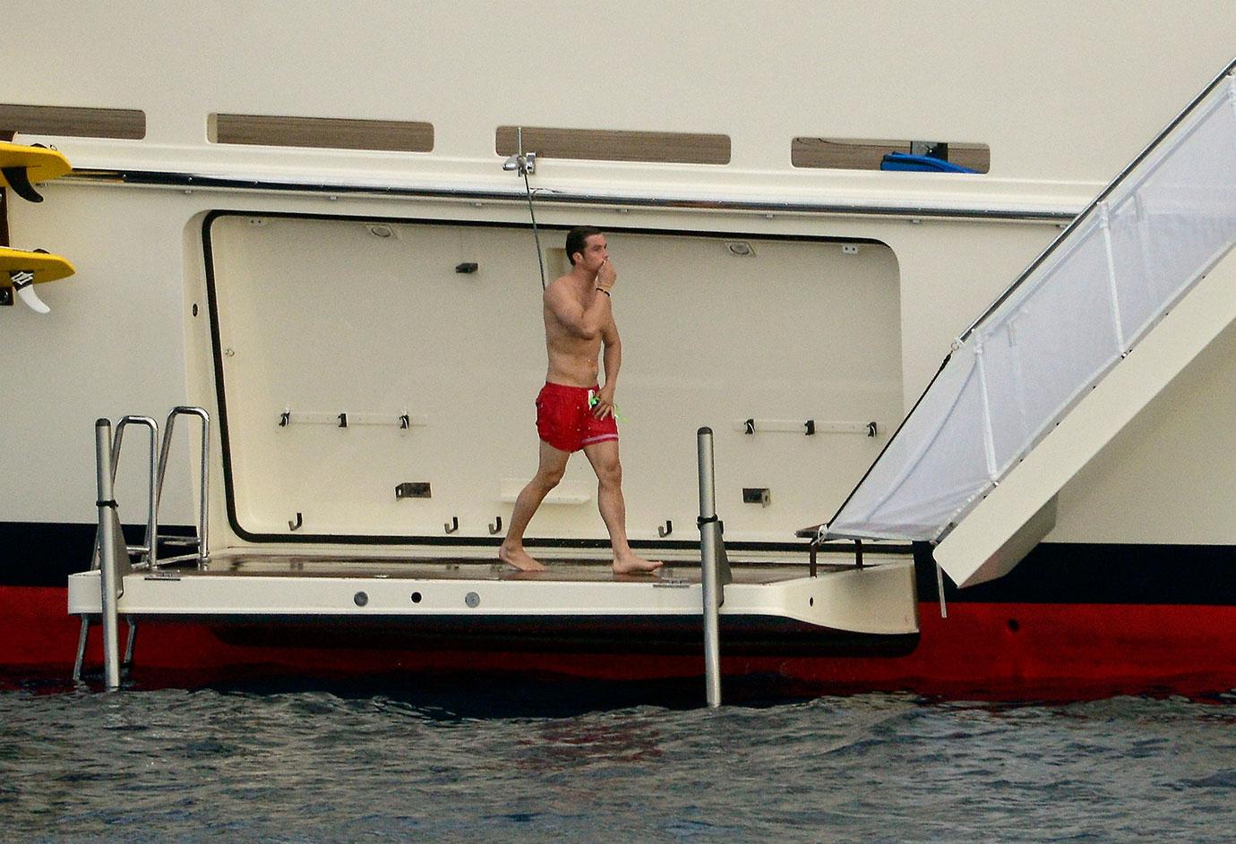 //orlando bloom shirtless nude penis yacht