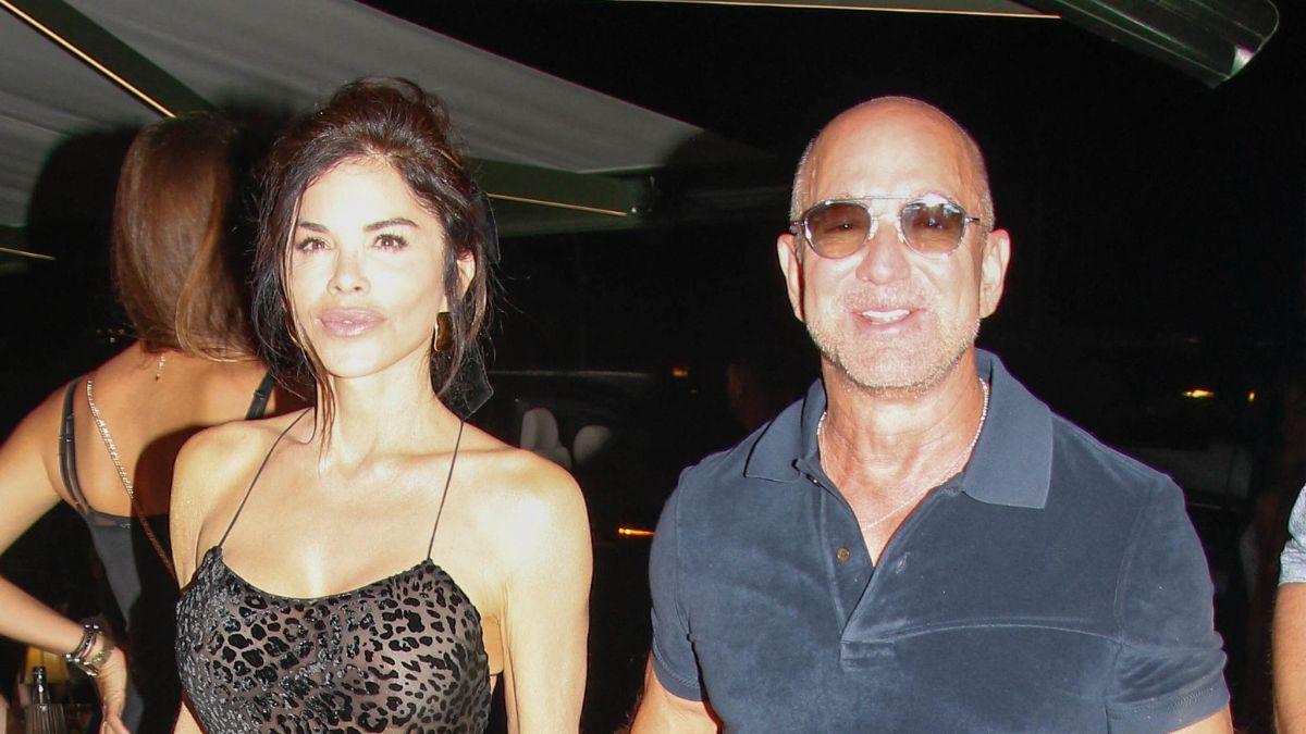 picture of Lauren Sanchez and Jeff Bezos