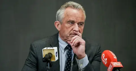 robert f kennedy jr campaign dinner ends chaos screaming farting jpg