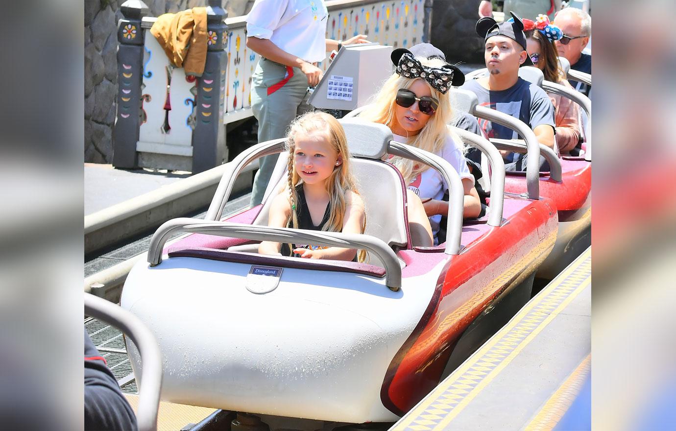 Jessica Simpson Sister Ashlee Simpson And Kids Enjoy Disneyland