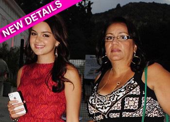 //ariel winter chris workman splash_