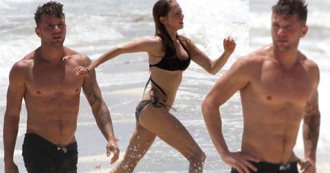//ryan phillippe shirtless girlfriend paulina slagter cancun pp