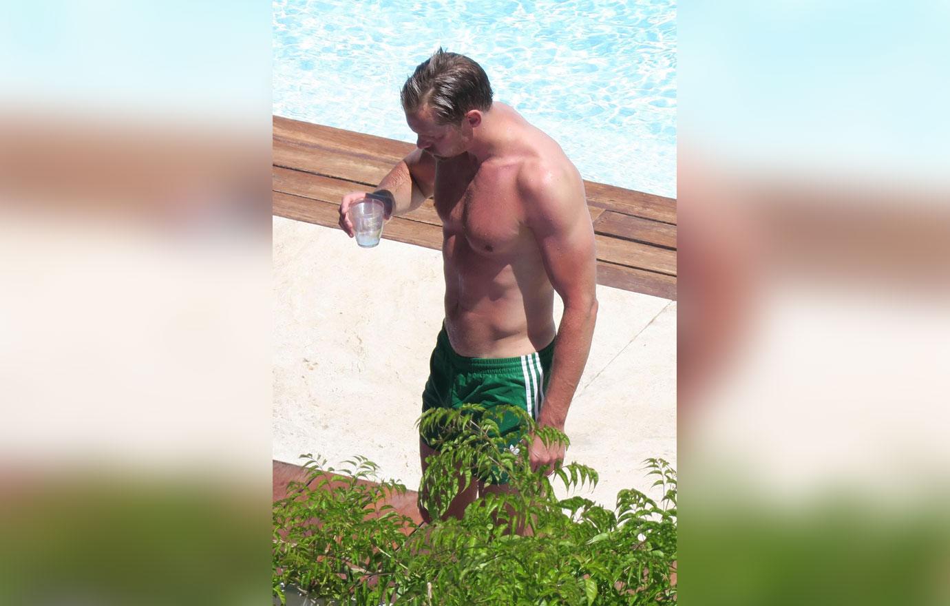 //alexander skarsgard shirtless pics