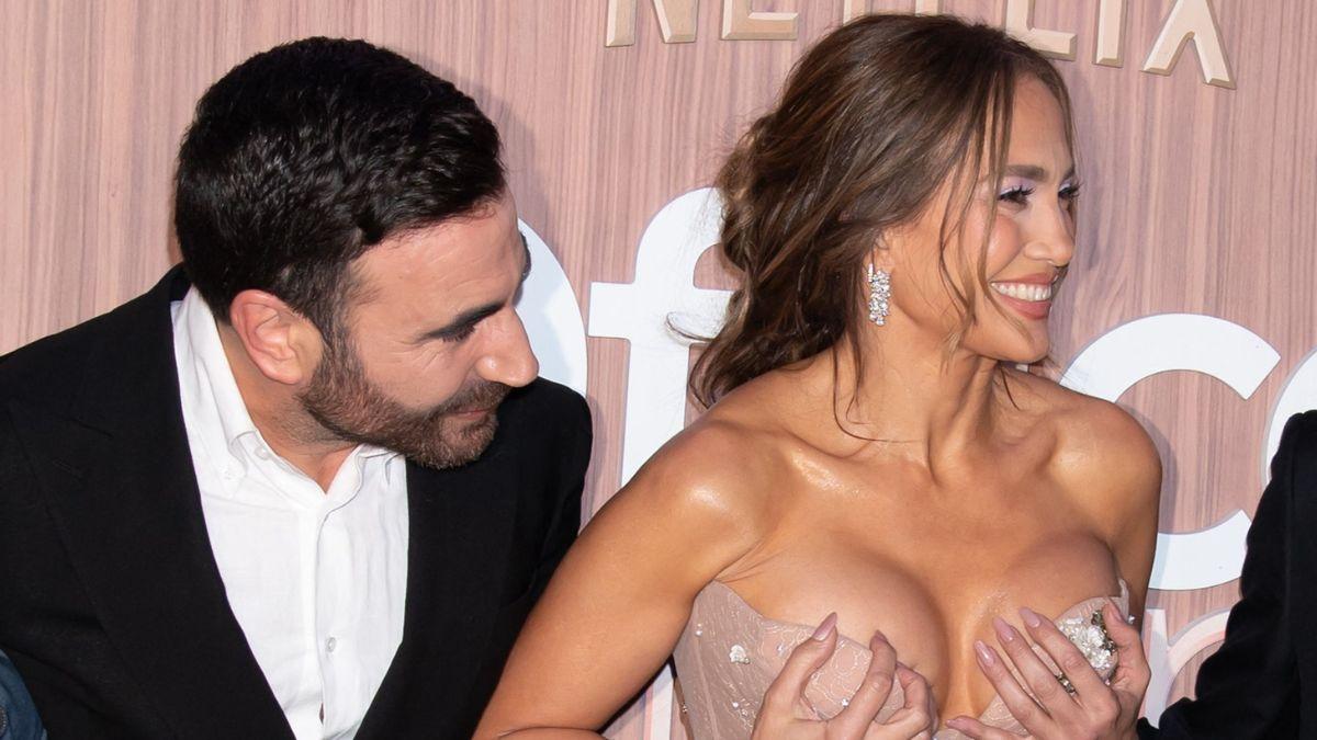 picture of Jennifer Lopez and Brett Goldstein