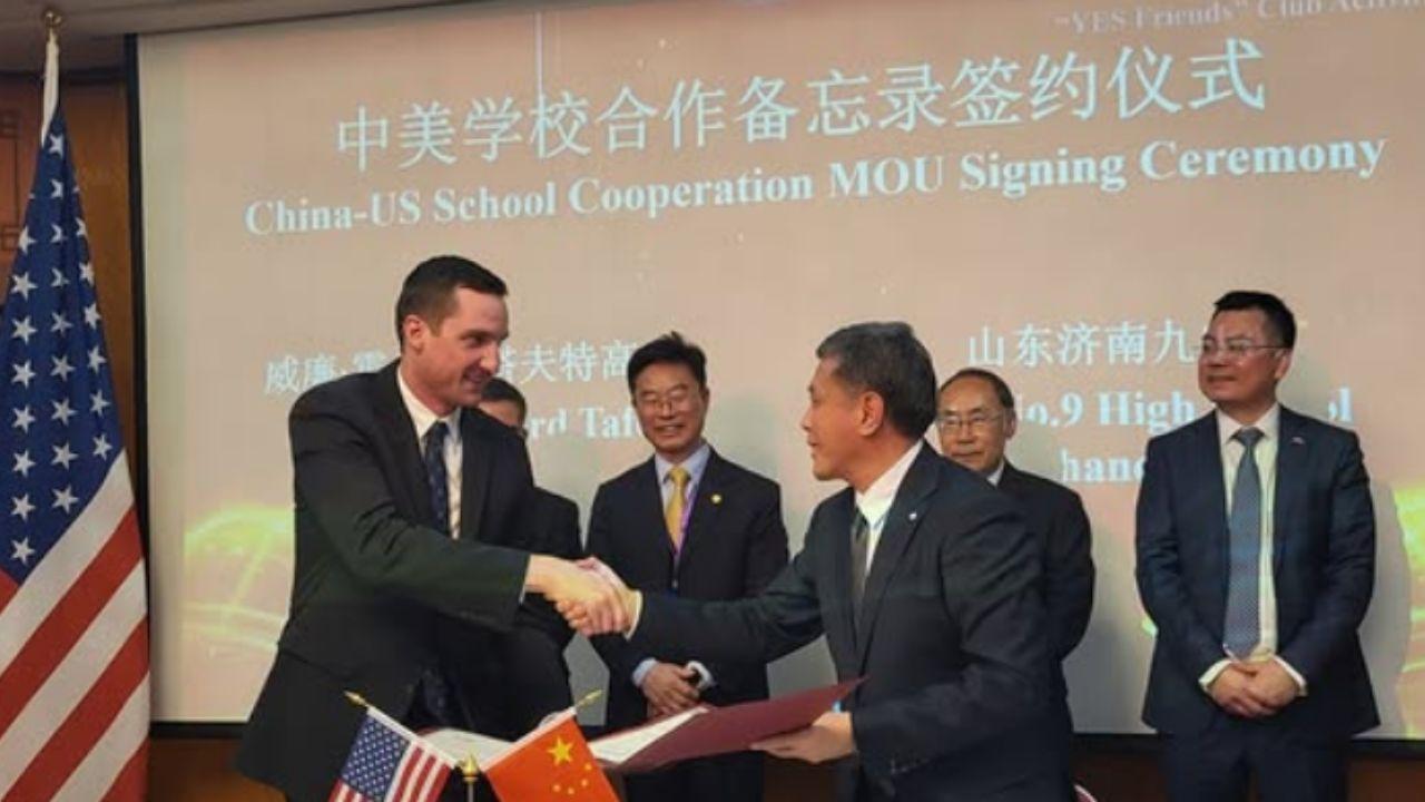 A photo of representatives from Taft High School and Shandong Jinan No. 9 High School