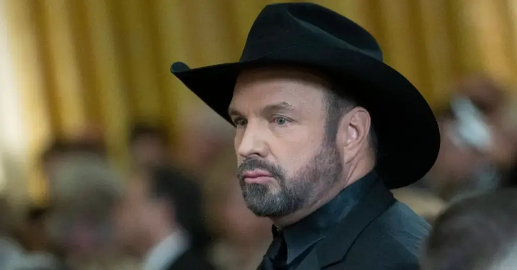 Photo of Garth Brooks