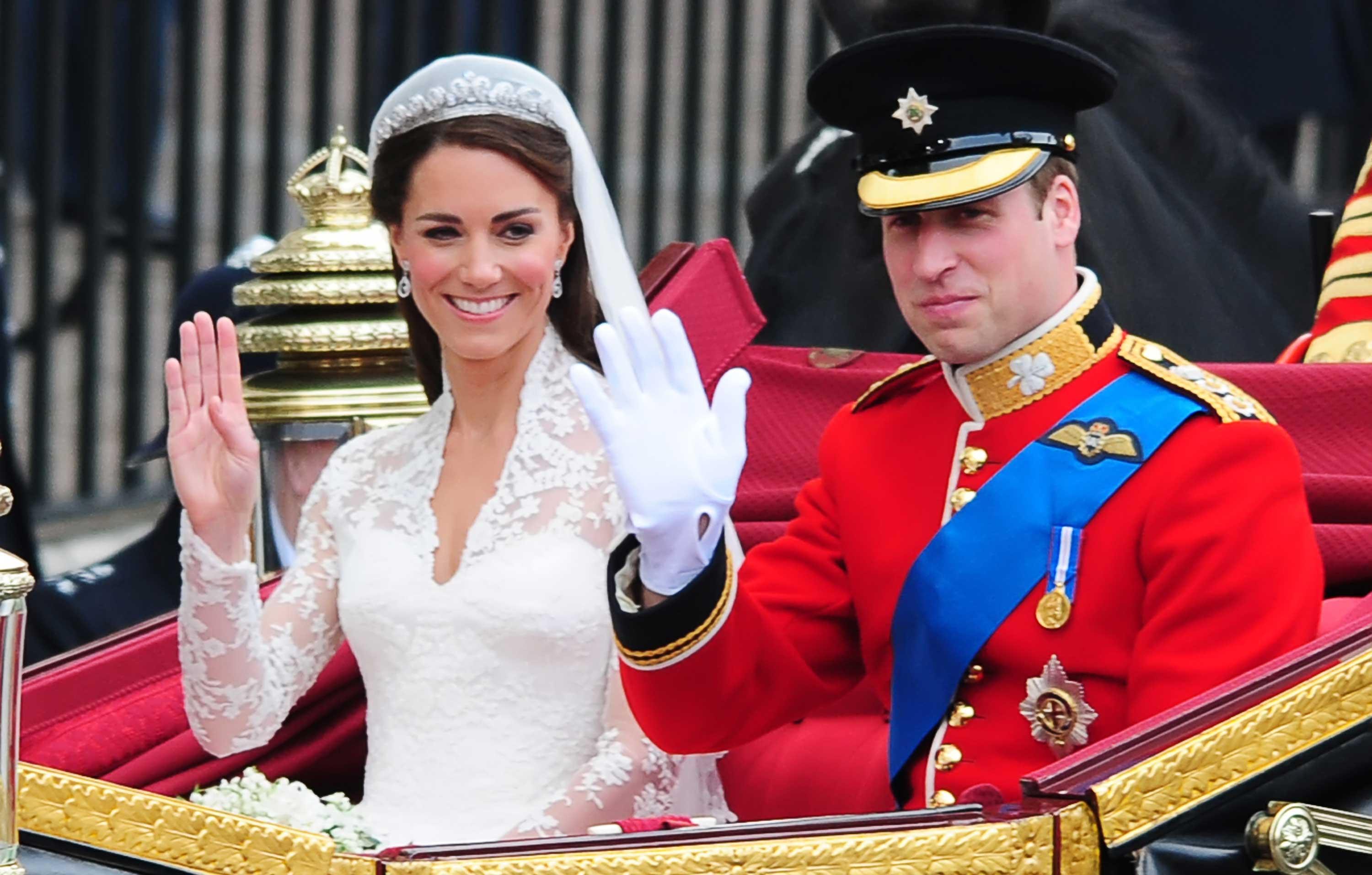 Prince William & Kate Middleton 'Privately Seething' Despite Putting On ...