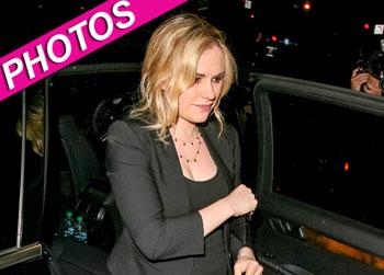 //anna paquin baby bump post