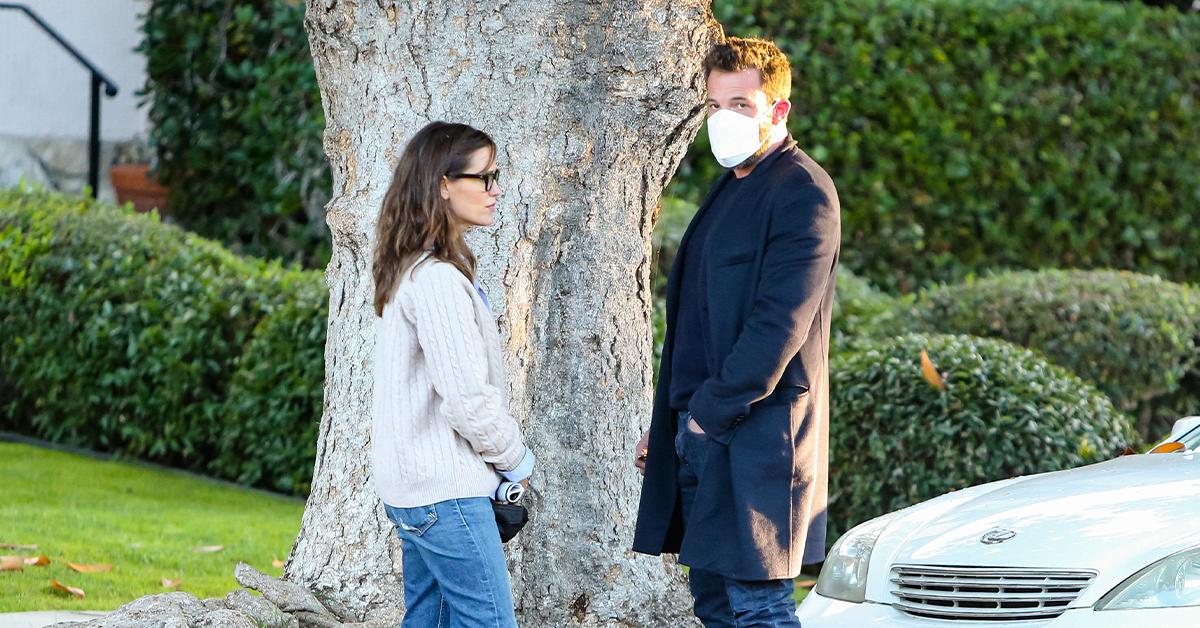 Jen Garner Looks Upset In Heated Conversation With Ex Ben Affleck