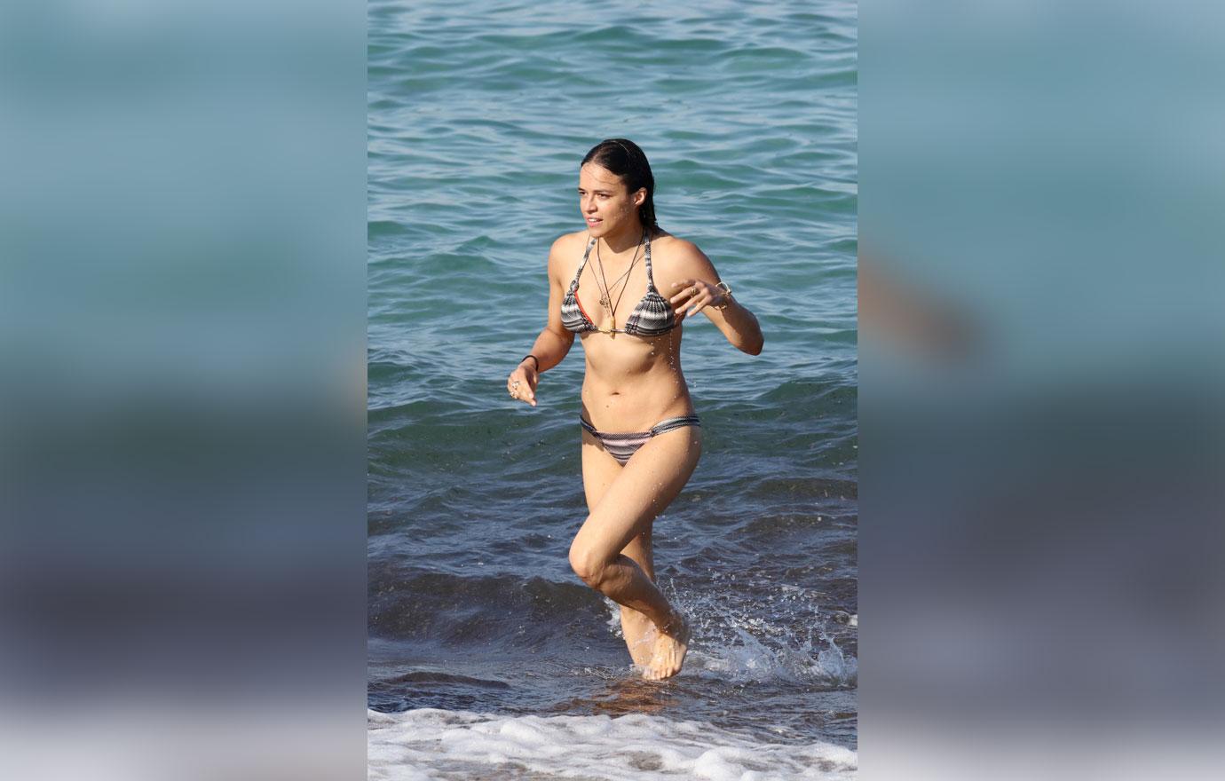 //Michelle Rodriguez slim bikini st tropez