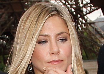 //jen versus japan aniston