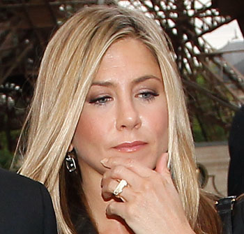 //jen versus japan aniston