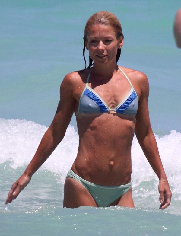 Body Oddities! 14 Celebrities With Physical Deformities - OMG Photos Of Kelly Ripa, Janet ...