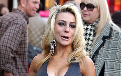 //stodden kiss heels post