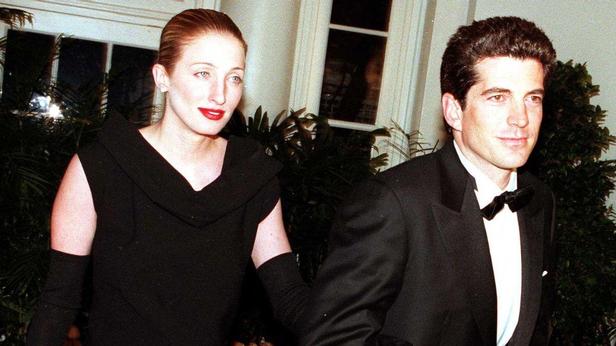 Photo fo John F. Kennedy Jr. and Carolyn Bessette