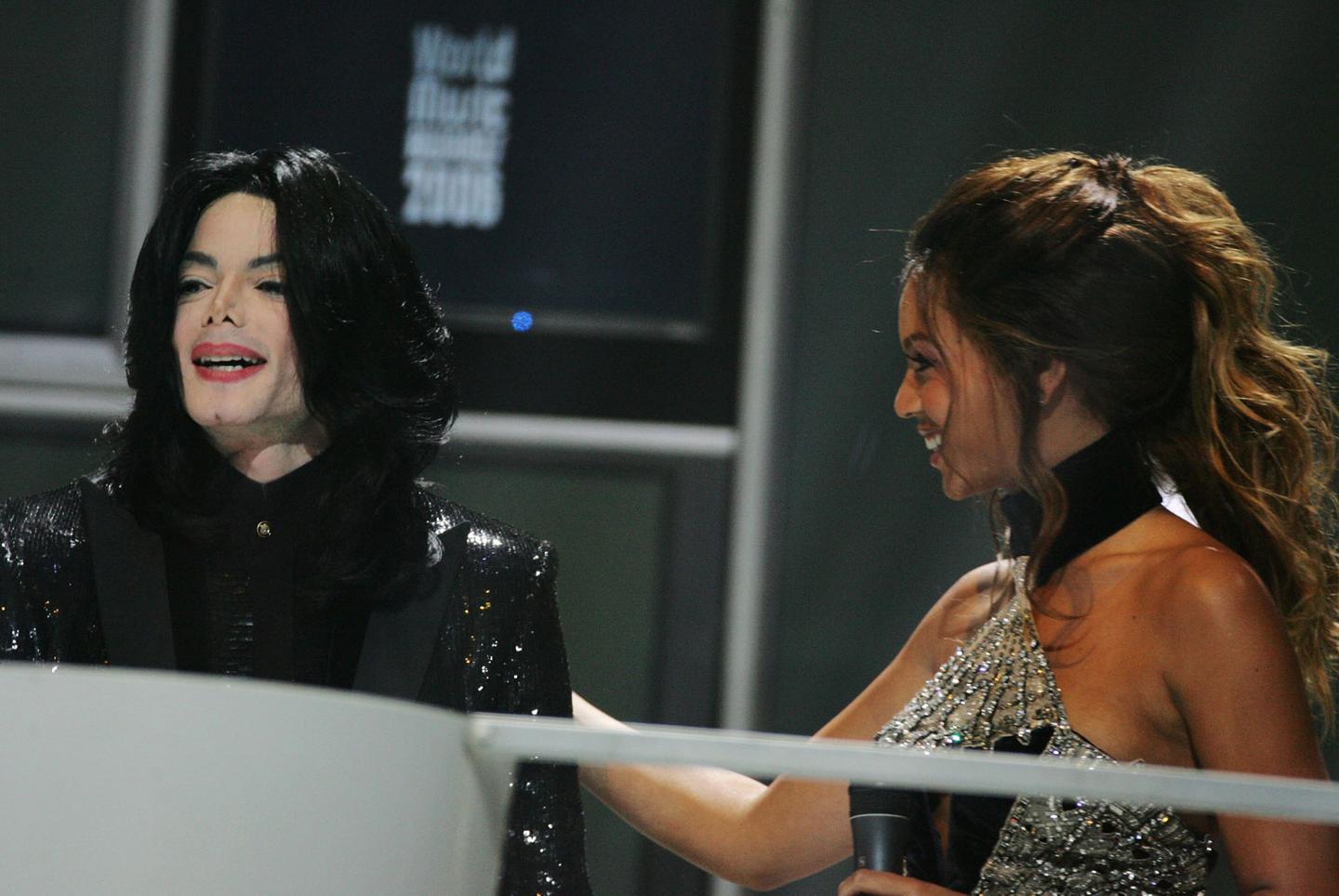 Copycat! Beyonce Steals Michael Jackson's Iconic Looks