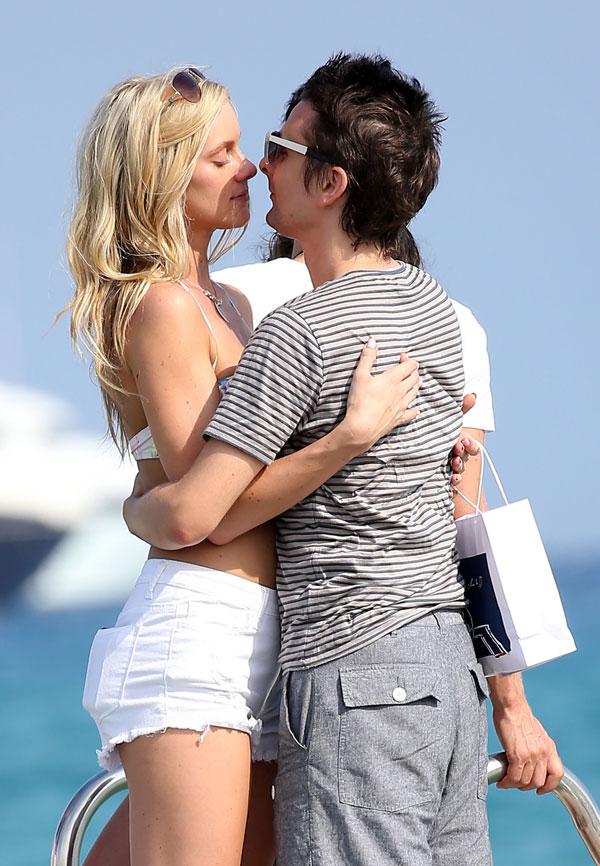 //matt bellamy hot make out pda with girlfriend st tropez