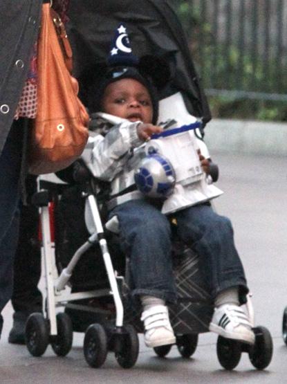 //sandra bullock louis bardo melissa mccarthy disneyland