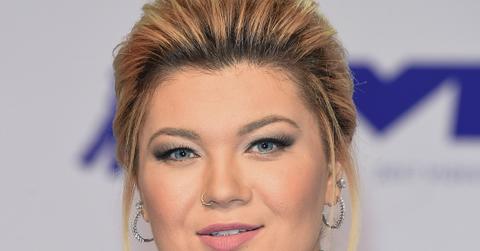 Close up on Amber Portwood in a patterned dress on the MTV red carpet.