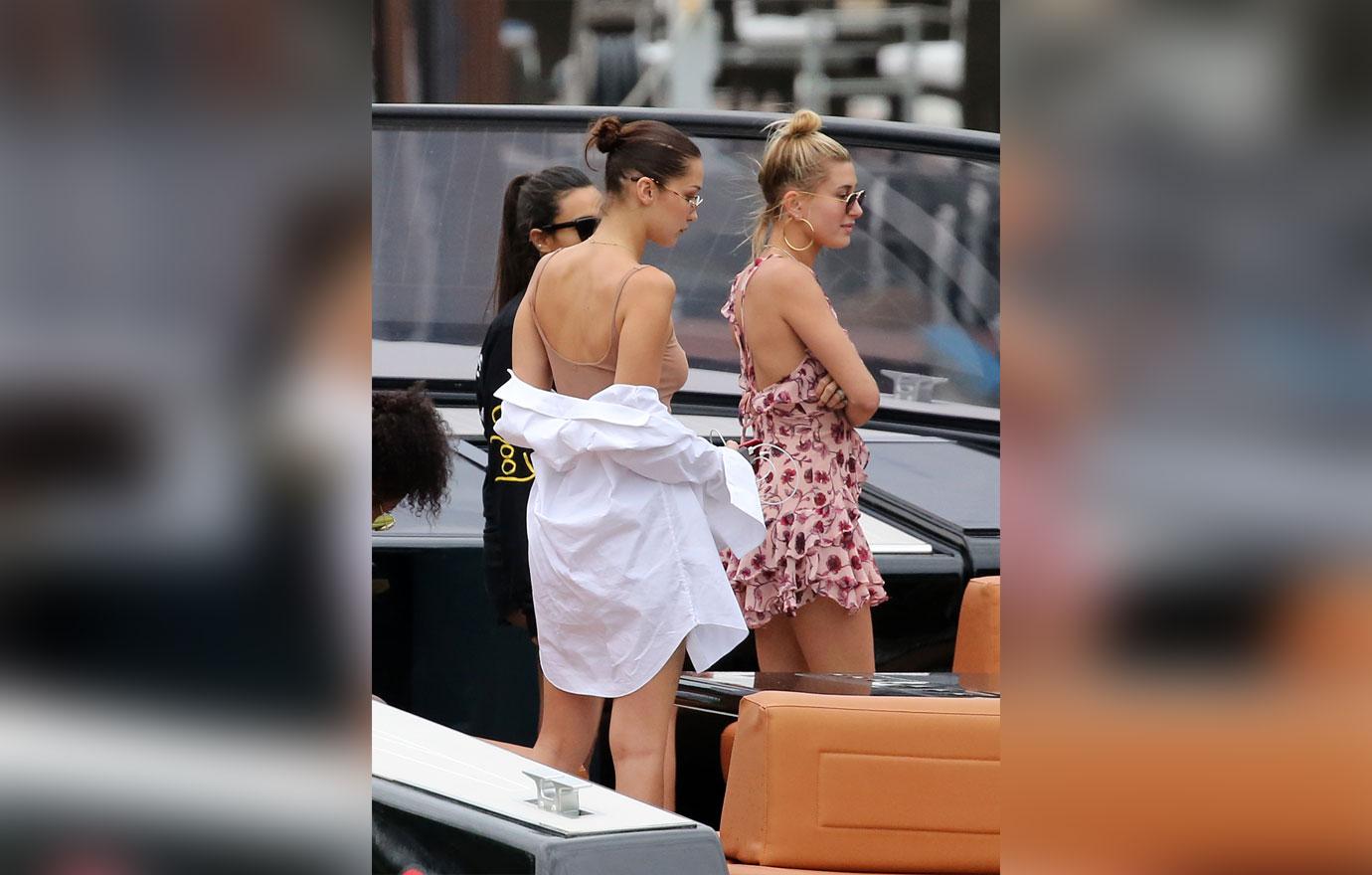 Bella Hadid Hailey Baldwin Model Vacation