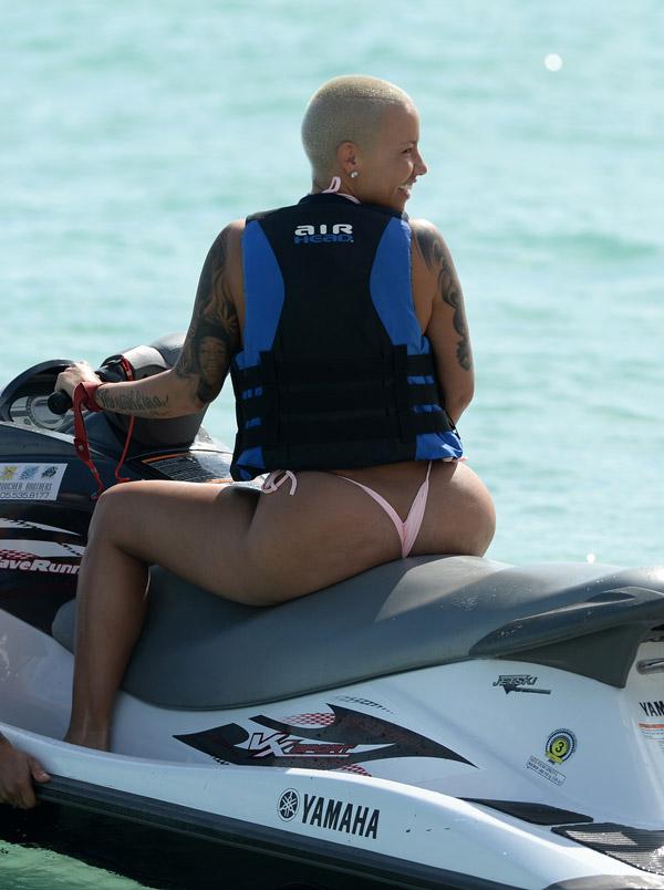 //amber rose string bikini miami pics