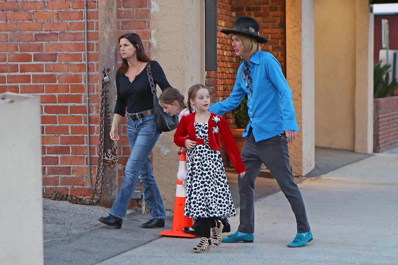 //lisa marie presley divorce husband michael lockwood enjoys dinner with twins