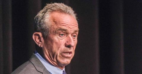 rfk jr independent campaign launch shaky start complains cant read