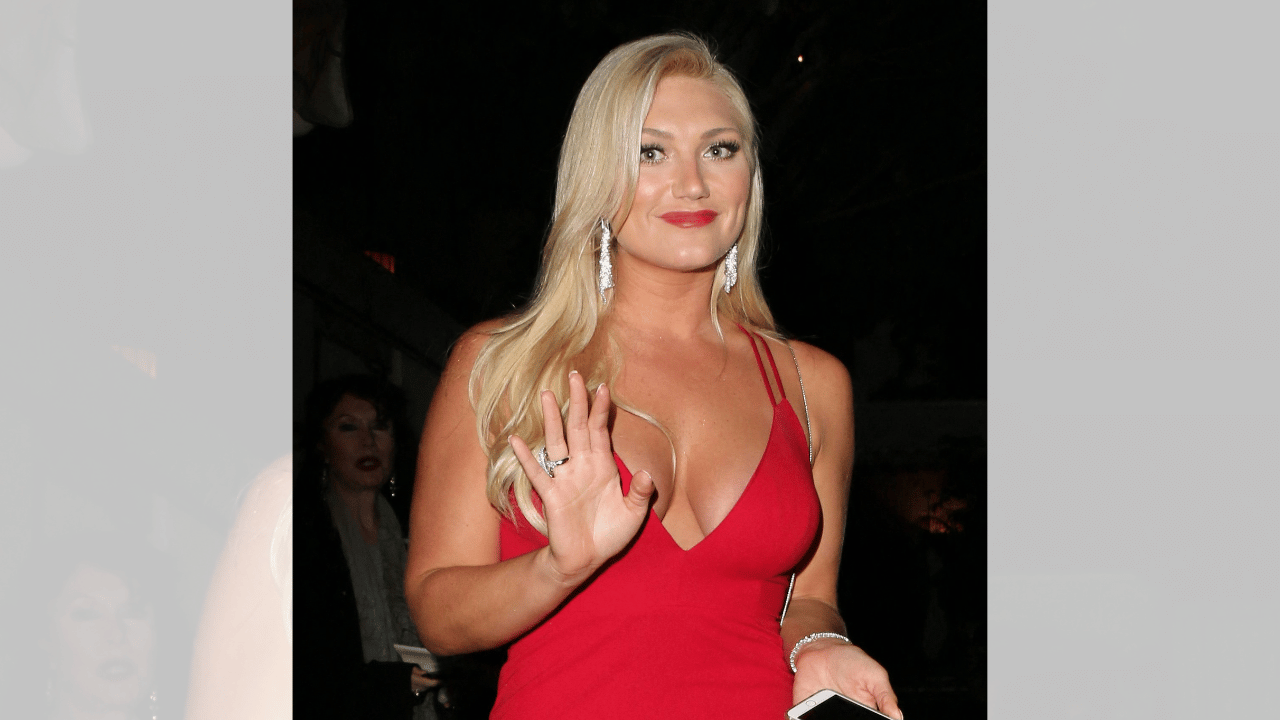 Brooke and Hulk Hogan had a 'tearful' conversation before his death, according to a source.