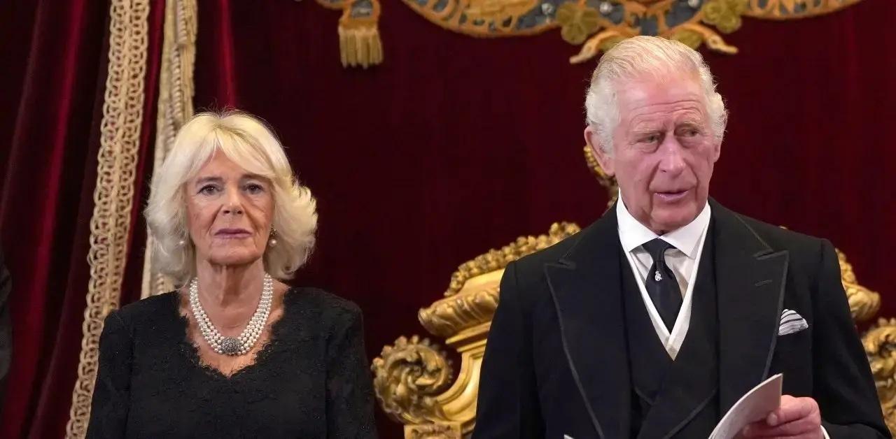 king charles outraged over camilla digs in spare kicked out harry