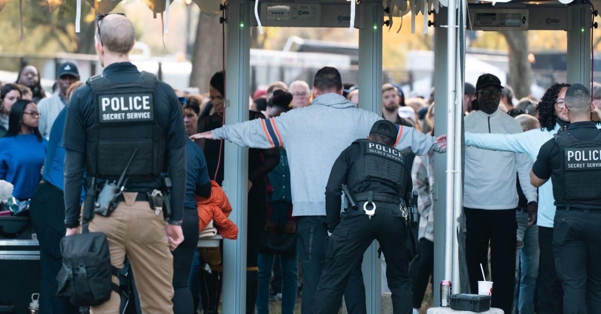 election panic stations armed security shatterproof glass and alarm buttons installed at voting centers as us braces for most violent shrouded vote ever