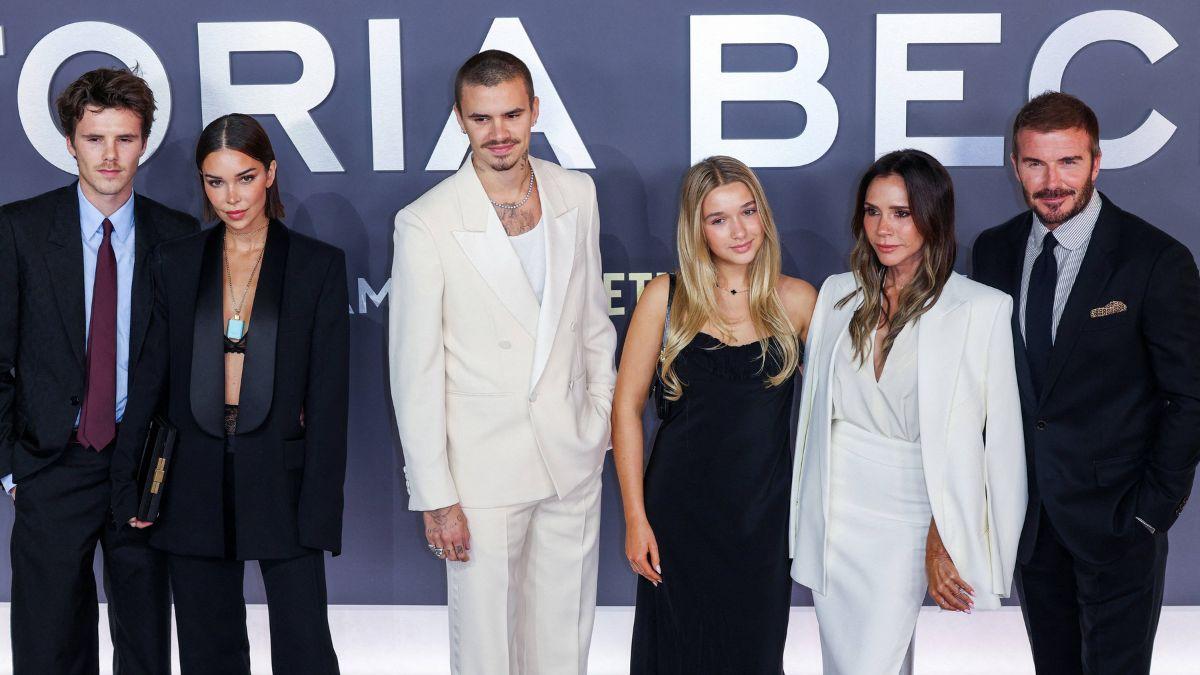 Photo of Jackie Apostel, Cruz, Romeo, Harper, Victoria and David Beckham
