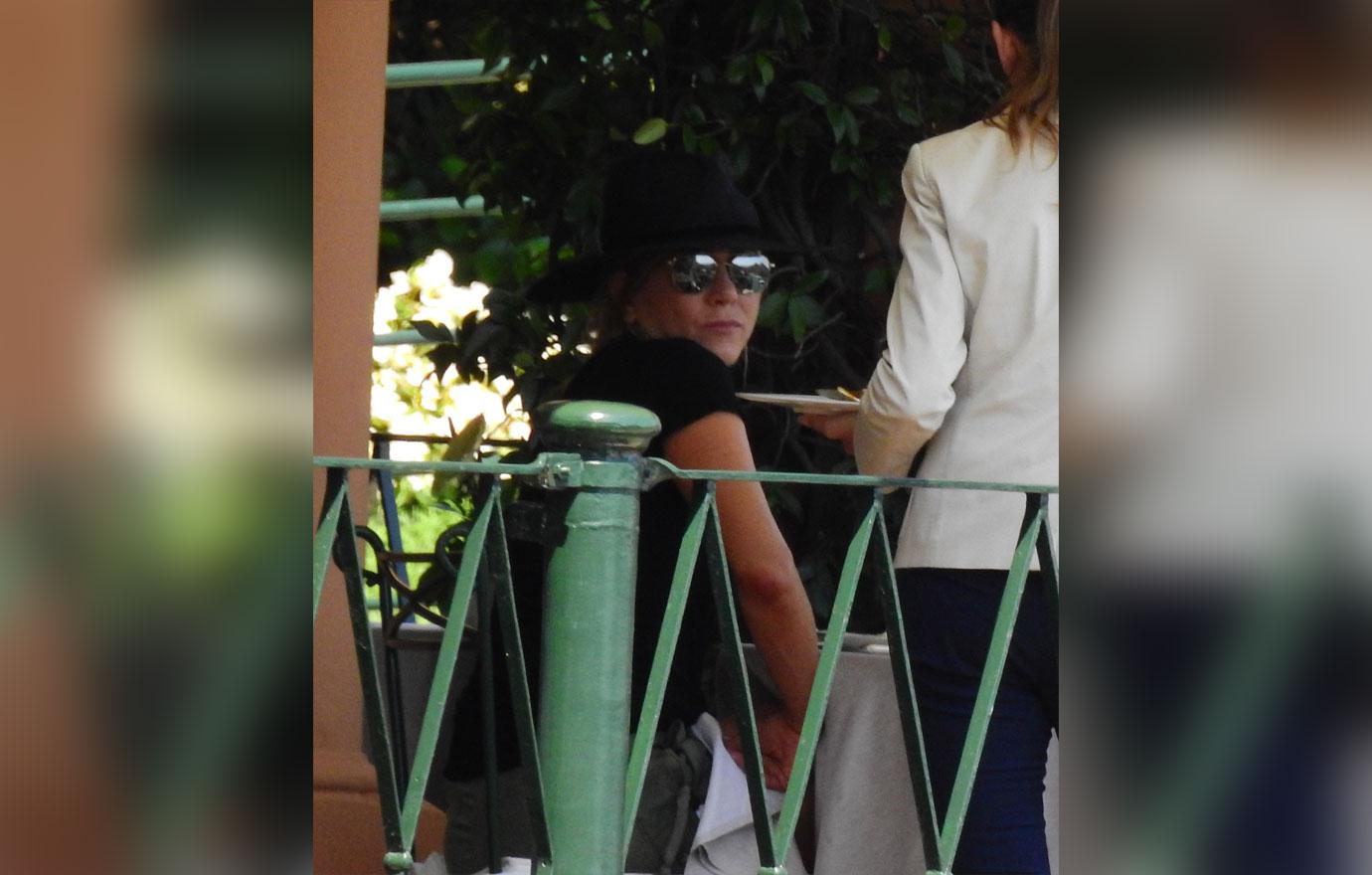 Jennifer Aniston Stays Cool In Italy