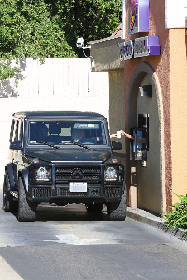 Kim Kardashian & Kanye West Pick Up Taco Bell