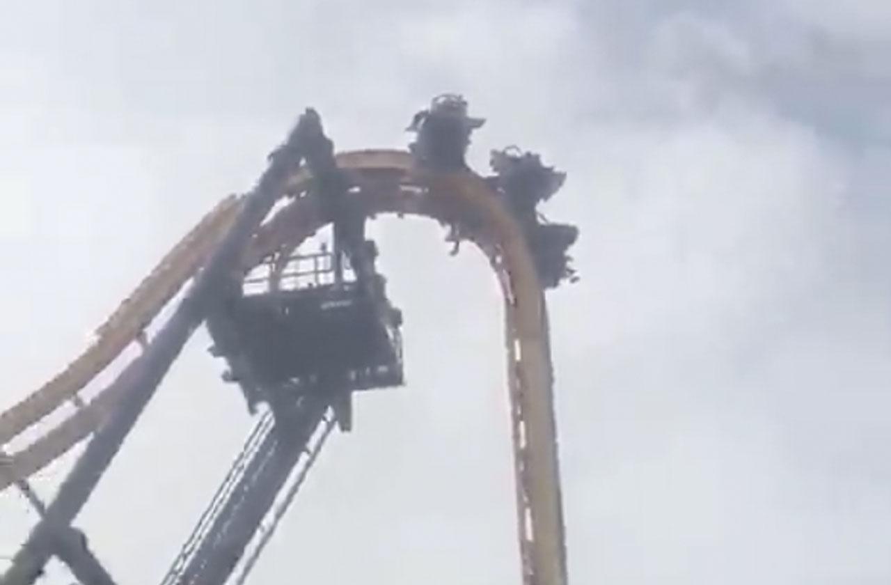 Six Flags Roller Coaster Stuck, Riders Dangling UpsideDown In Shocking
