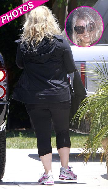 Jessica Simpson flaunts svelte figure in skinny trousers in LA
