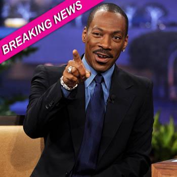 //eddie murphy oscars host resigns